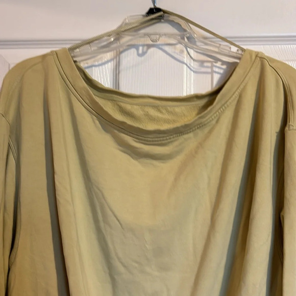Lululemon women’s yellow pleated oversized model sweater size 10 - Picture 2 of 7
